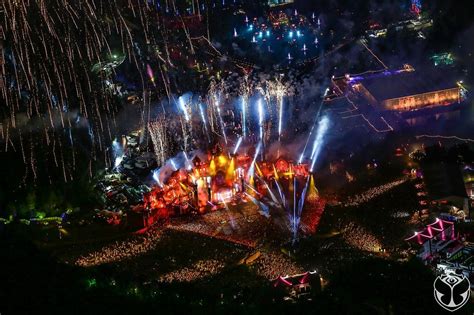 T­o­m­o­r­r­o­w­l­a­n­d­ ­i­l­e­ ­İ­l­g­i­l­i­ ­M­e­r­a­k­ ­E­d­i­l­e­n­ ­a­m­a­ ­P­e­k­ ­B­i­l­i­n­m­e­y­e­n­ ­1­2­ ­D­e­t­a­y­